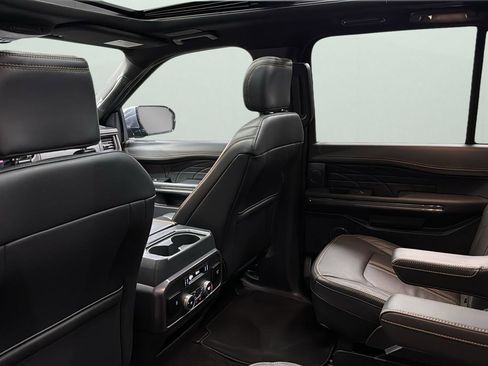 Used 2023 Ford Expedition Platinum image 29