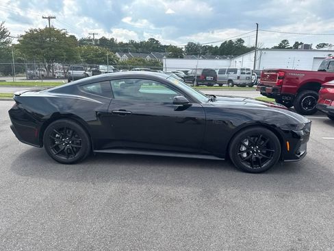 Used 2025 Ford Mustang GT RWD image 5