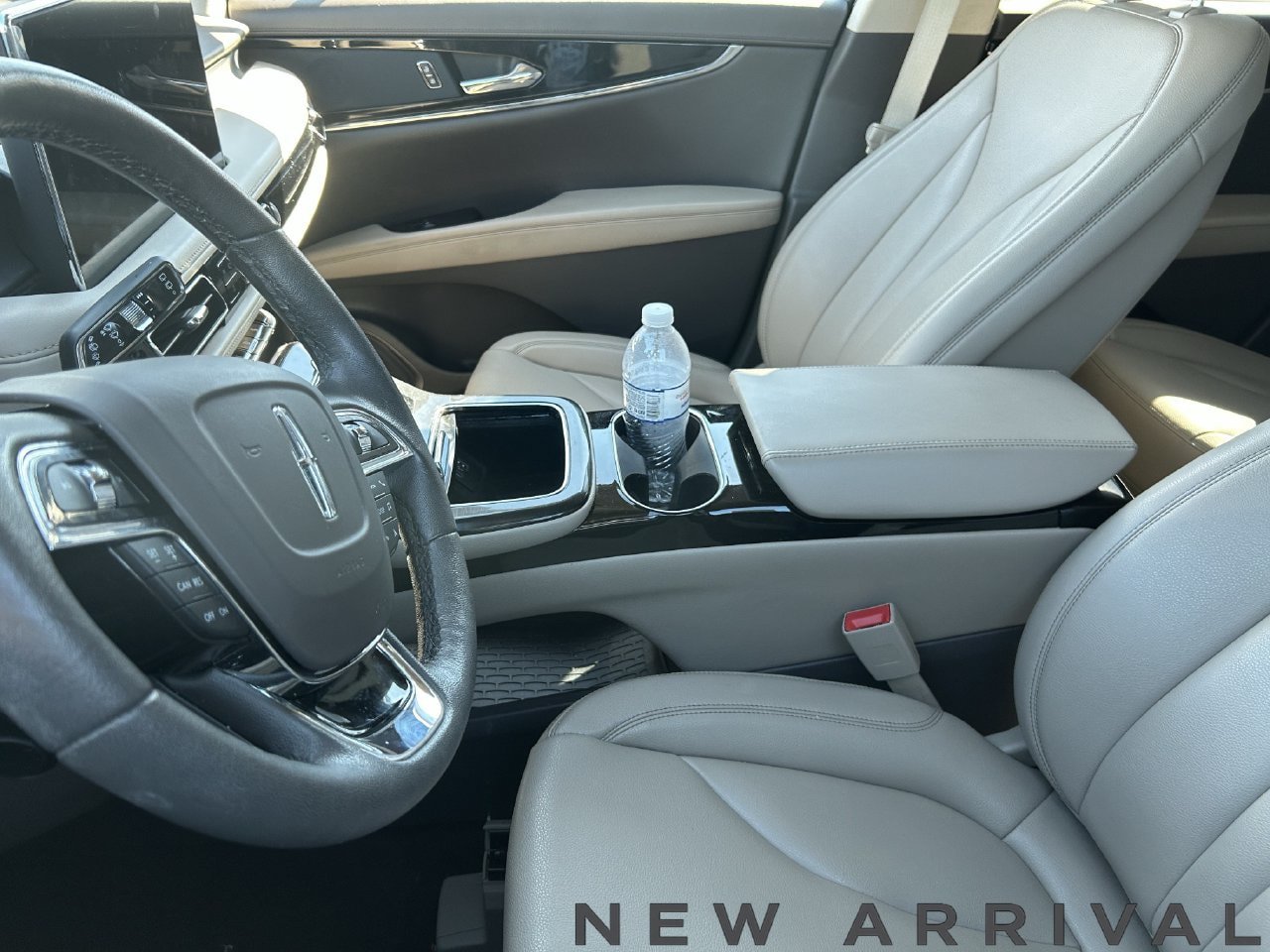 Used 2023 Lincoln Nautilus FWD w/ Premium Package image 11