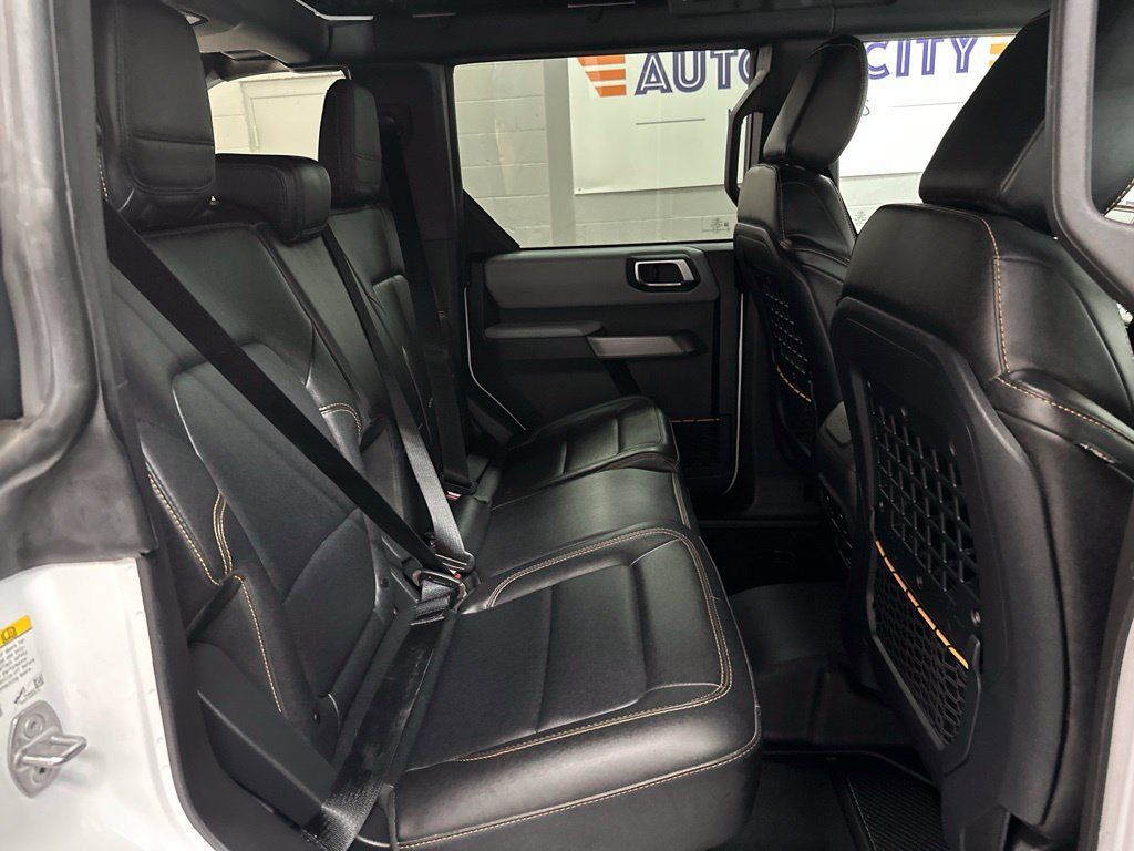 Used 2023 Ford Bronco Badlands w/ Sasquatch Package AWD/4WD image 21
