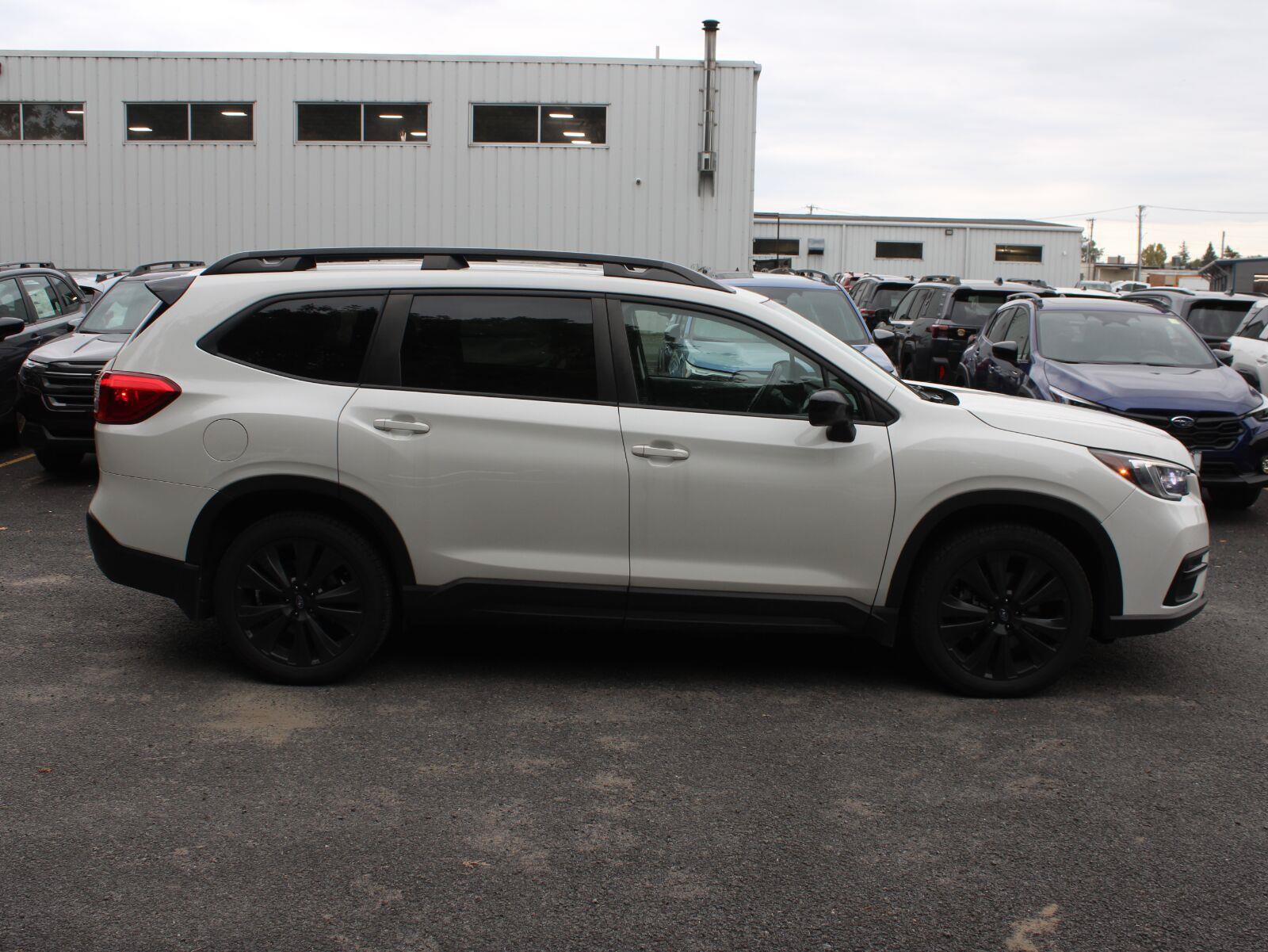 Used 2022 Subaru Ascent Onyx Edition AWD/4WD image 4