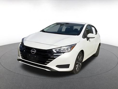 Used 2025 Nissan Versa SV image 7