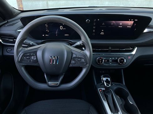 Used 2025 Buick Envista Preferred image 13