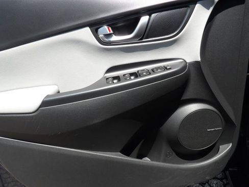 Certified 2022 Hyundai Kona Limited w/ Winter Weather Package FWD image 14