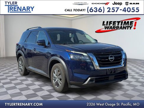 Used 2025 Nissan Pathfinder SV image 1