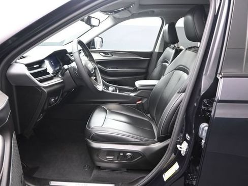 Used 2023 Jeep Grand Cherokee Limited w/ Black Appearance Package AWD/4WD image 10
