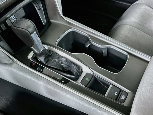 Used 2018 Honda Accord EX image 24