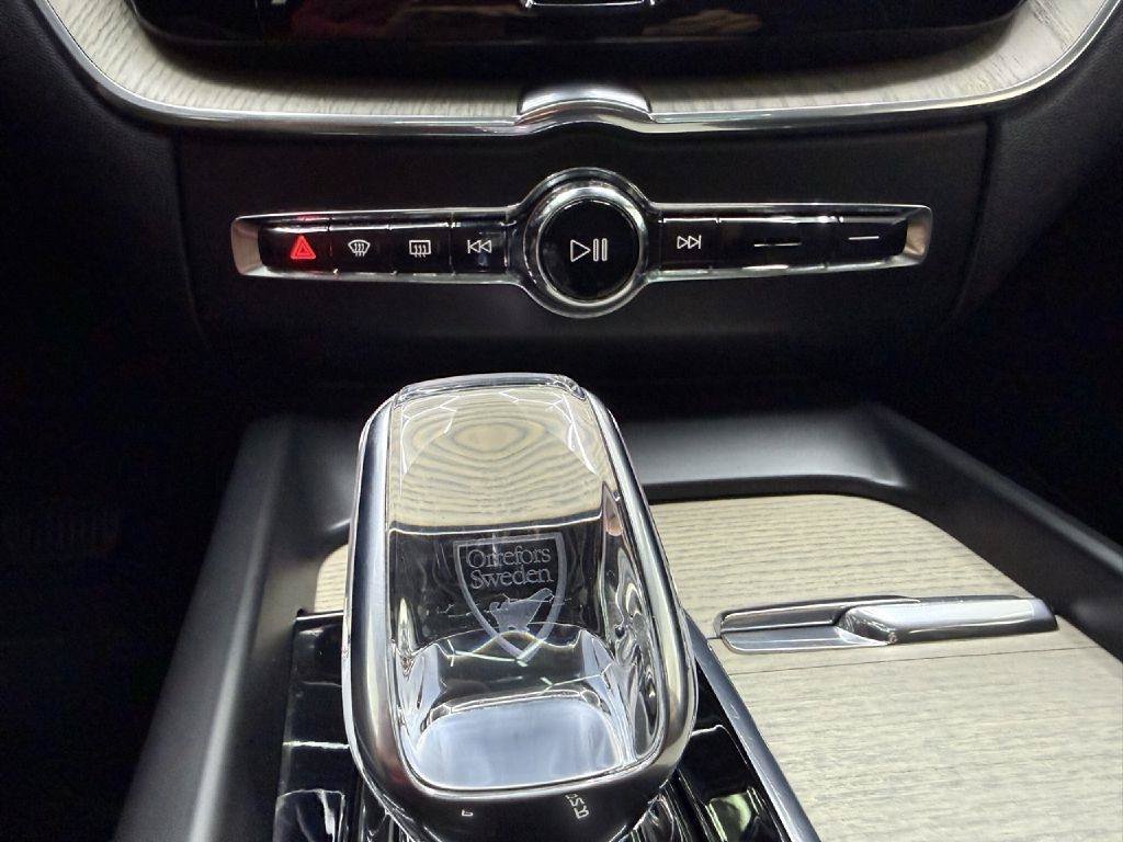Used 2022 Volvo XC60 B6 Inscription w/ Advanced Package AWD/4WD image 19