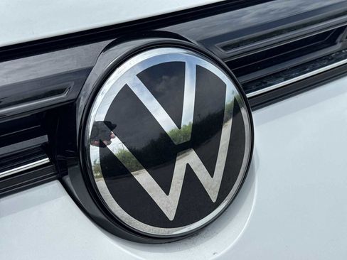 Certified 2025 Volkswagen Taos S FWD image 18
