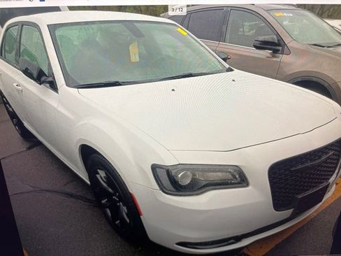 Used 2023 Chrysler 300 Touring w/ Sport Appearance Package RWD image 3