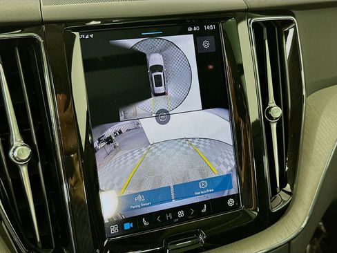 Used 2025 Volvo XC60 B5 Plus image 14