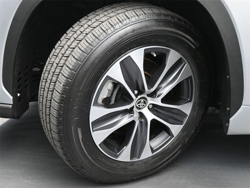 Used 2023 Toyota Highlander XLE image 21
