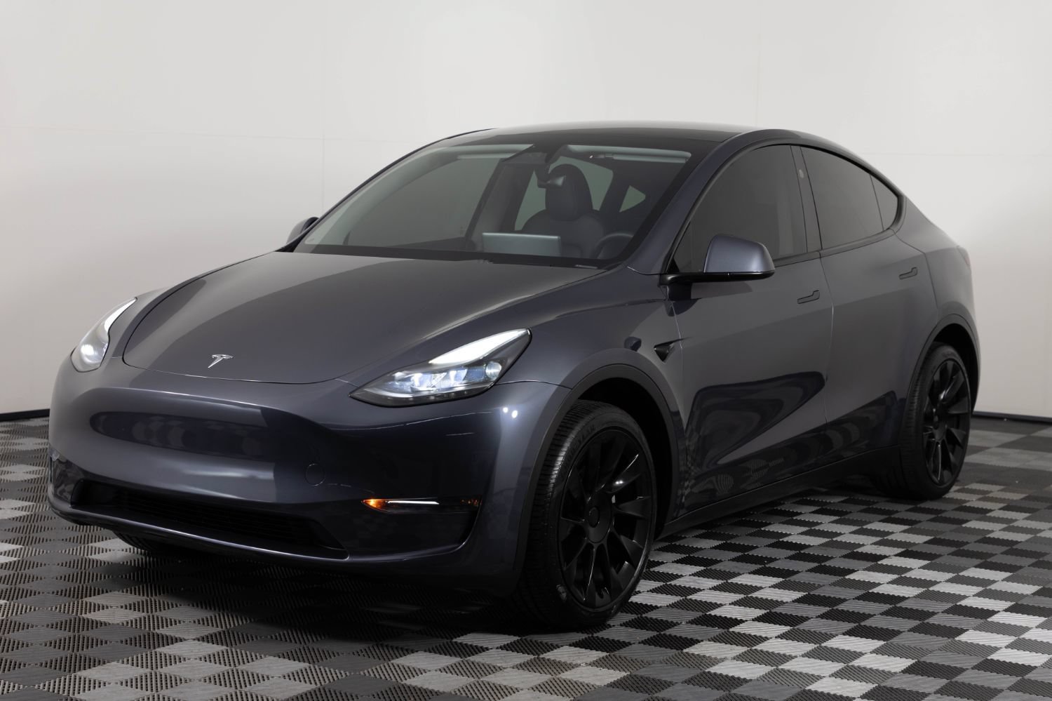 Used 2023 Tesla Model Y Long Range AWD/4WD image 2
