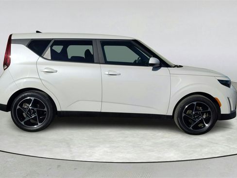 Used 2023 Kia Soul EX image 7