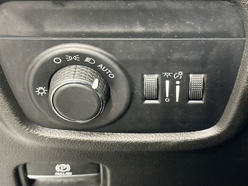 Used 2023 Jeep Grand Cherokee L Altitude image 24