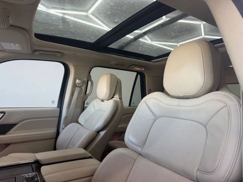 Used 2021 Lincoln Navigator Reserve AWD/4WD image 16