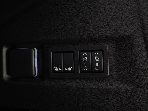 Used 2025 GMC Yukon Denali AWD/4WD image 14