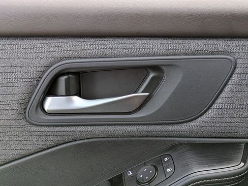 Used 2023 Nissan Rogue SV image 13