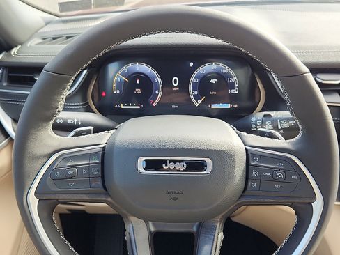 New 2025 Jeep Grand Cherokee L Limited w/ Luxury Tech Group II image 15