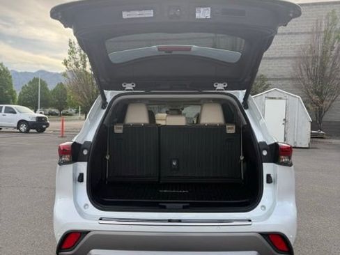 Used 2022 Toyota Highlander Platinum AWD/4WD image 10