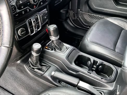 Used 2021 Jeep Gladiator Overland AWD/4WD image 17