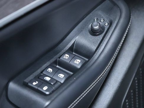 Used 2023 Jeep Grand Cherokee L Limited AWD/4WD image 17