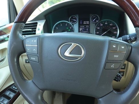 Used 2013 Lexus LX 570 4WD w/ Luxury Pkg image 30