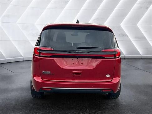New 2026 Chrysler Pacifica Select image 21