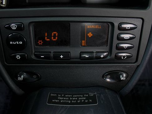 Used 2000 Porsche 911 Cabriolet image 28