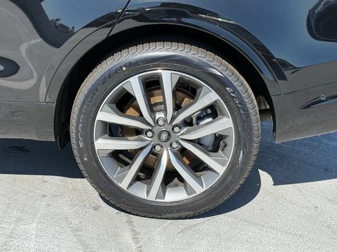 Certified 2025 Land Rover Discovery Dynamic SE AWD/4WD image 9