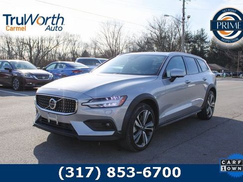 Used 2025 Volvo V60 B5 Cross Country Plus image 1