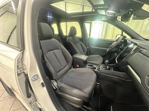 Used 2025 Subaru Forester Premium AWD/4WD image 18