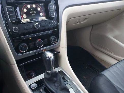 Used 2014 Volkswagen Passat TDI SE FWD image 8