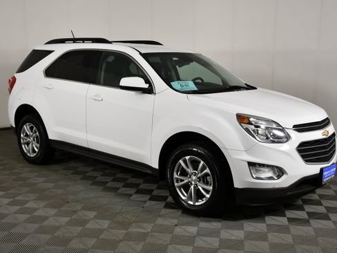 Used 2017 Chevrolet Equinox LT w/ Convenience Package AWD/4WD image 4