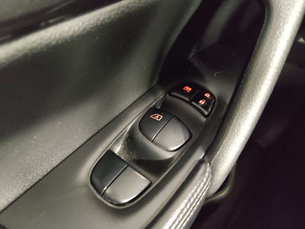 Used 2019 Nissan Rogue S w/ Special Edition Package FWD image 27
