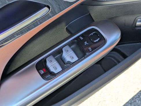 Used 2023 Mercedes-Benz C 300 Sedan image 11