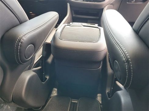 New 2026 Chrysler Pacifica Limited w/ S Appearance Package image 12