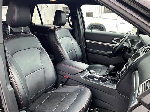 Used 2018 Ford Explorer Sport w/ Equipment Group 401A image 7
