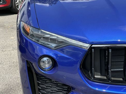 Used 2022 Maserati Levante Modena AWD/4WD image 9