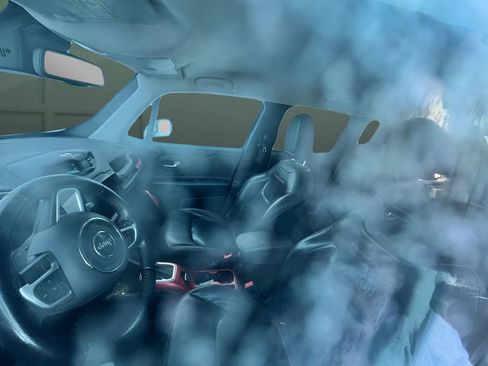 Used 2021 Jeep Renegade Trailhawk w/ Luxury Group III image 17