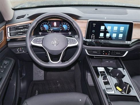 New 2026 Volkswagen Atlas SE FWD image 20