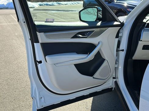 Certified 2025 Jaguar F-PACE R-Dynamic S image 8