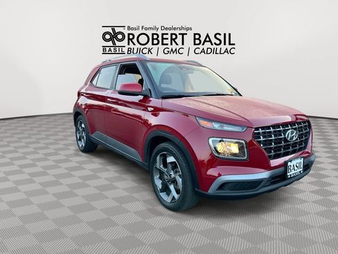 Used 2023 Hyundai Venue SEL FWD image 2