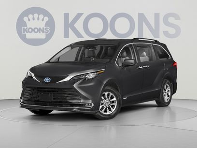Used 2022 Toyota Sienna XLE