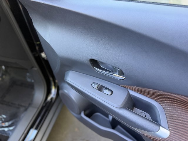 Used 2024 Nissan Kicks SR FWD image 34