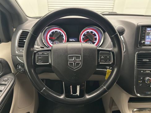 Used 2019 Dodge Grand Caravan SXT FWD image 18