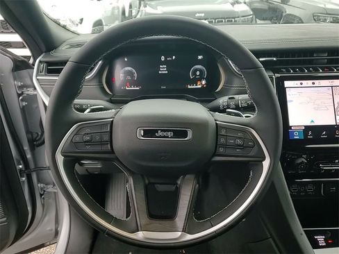 New 2025 Jeep Grand Cherokee Limited w/ Black Appearance Package image 28