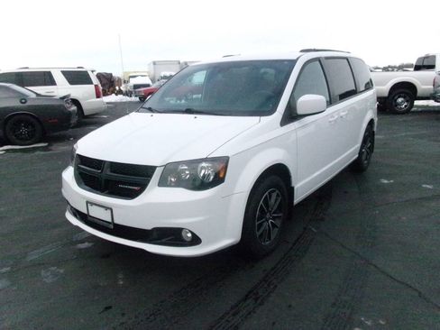 Used 2018 Dodge Grand Caravan SXT w/ Driver Convenience Group image 2