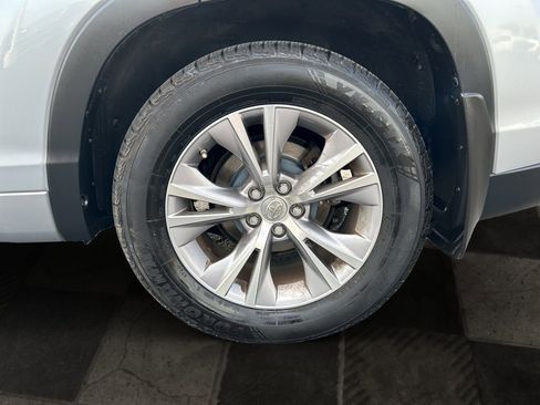 Used 2014 Toyota Highlander XLE AWD/4WD image 10