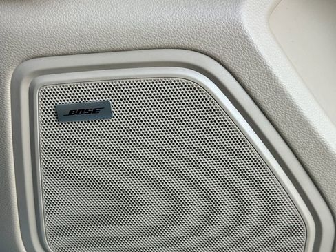 New 2026 Porsche Macan image 20